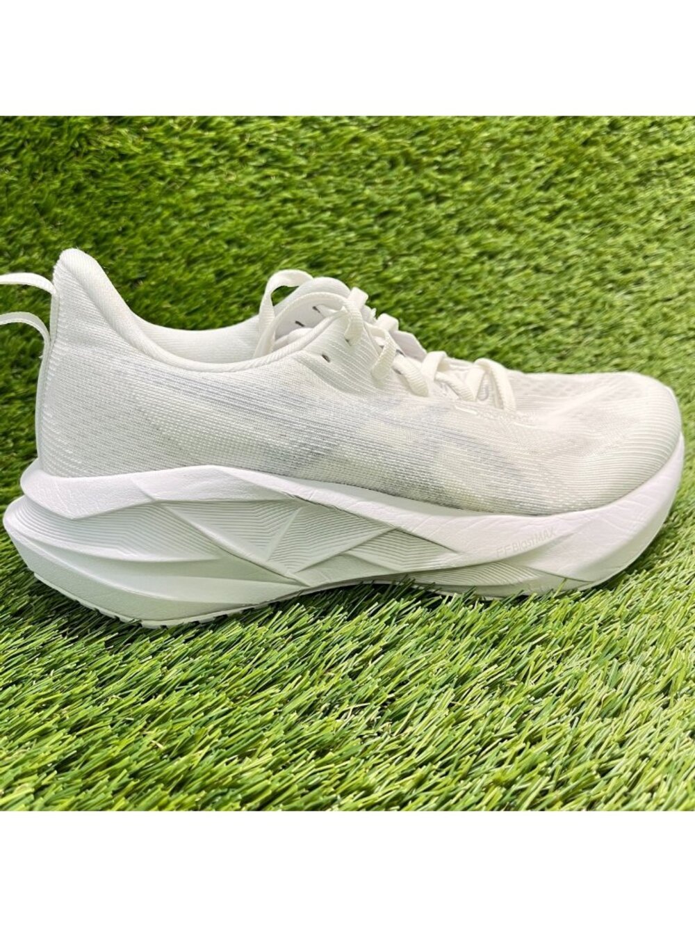 Asics Novablast 5 Womens Size 7.5 White Athletic Running Walking Shoes Sneakers
